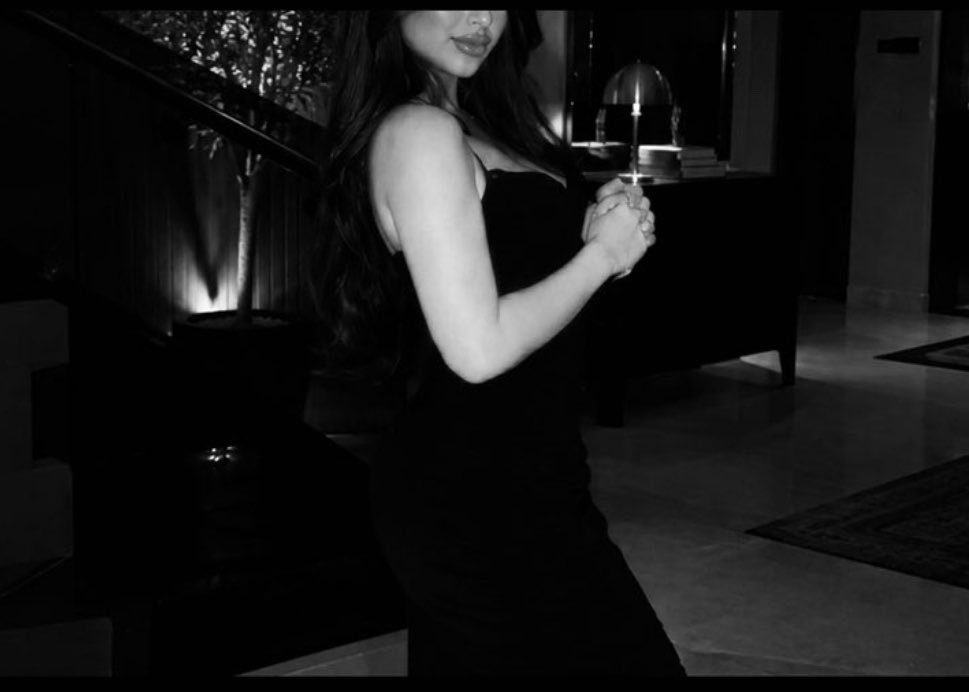 roozygi1rl's tweet photo. After dark. https://t.co/KplE2FT1dU