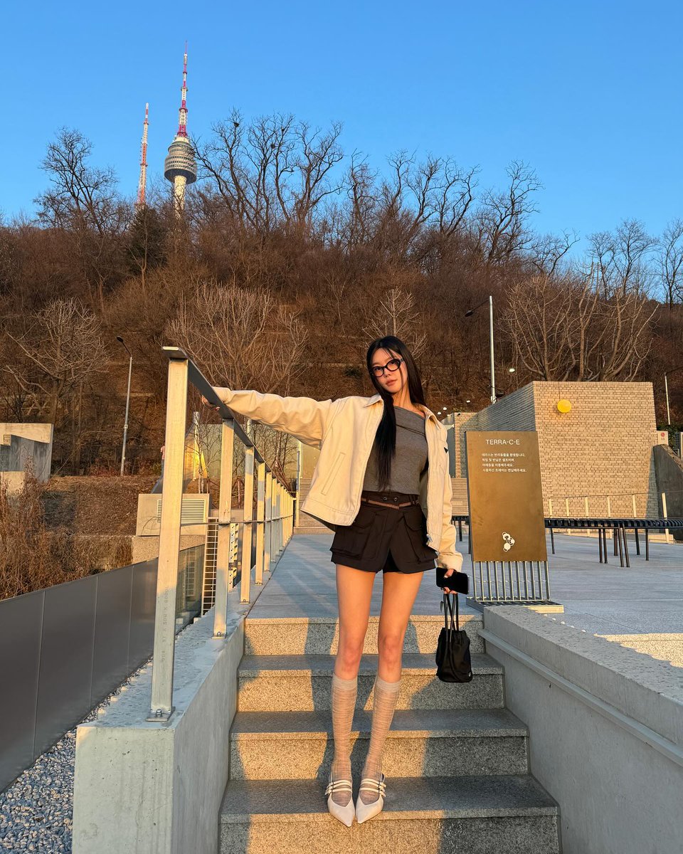 TanyaWelsh7's tweet photo. 君の笑顔を見ると、つい時間を忘れちゃうんだよね。みんなはどう感じる？ 💧🍀
KYWntu https://t.co/BNUi08aeJP