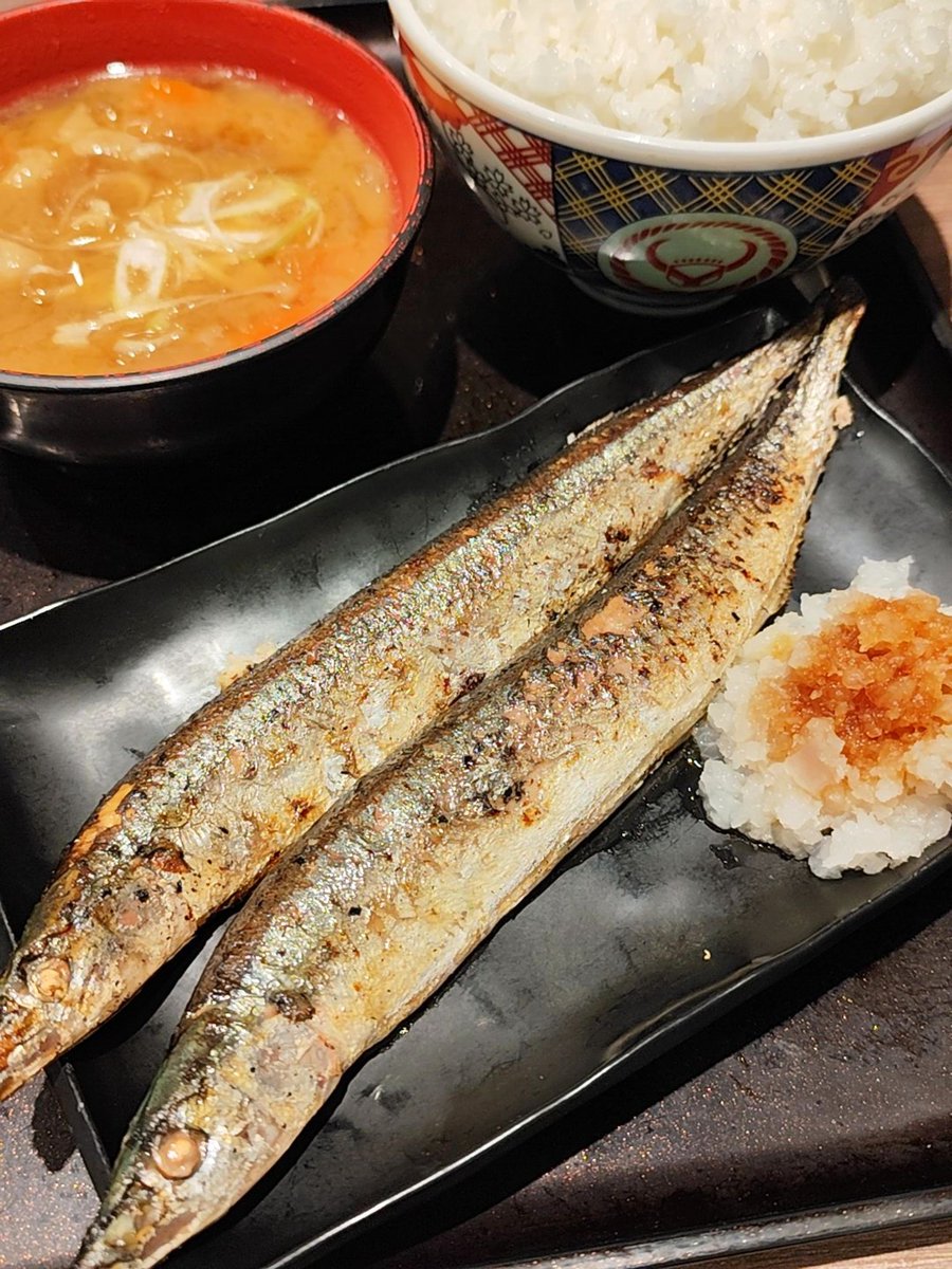 Rnyrg's tweet photo. おはようございます！
さんま定食を成り行きで食べたものの、苦いところを食べてしまって苦味が全然消えません。 https://t.co/SlHUX2DsR0