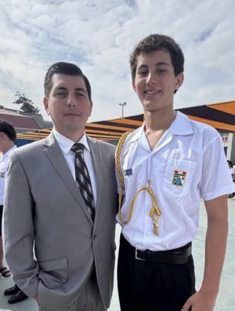 PitucadeBarrio's tweet photo. IGNACI0 KLElMANN Y SU PADRE. 

Parece ser el principal abusadōr HDP (autobús y Maranguita) del caso LICEO NAVAL ALMIRANTE GUISE https://t.co/YEoOPwMxkX