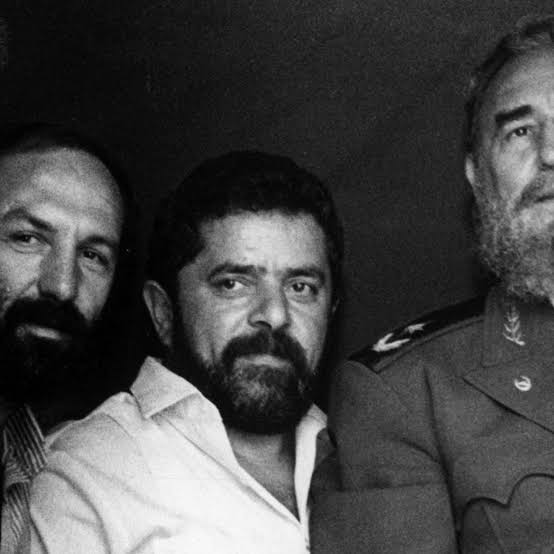 Rconstantino's tweet photo. Os tucanos estão preocupados com a democracia se Flávio vencer... 🤡 https://t.co/3lT1sffgJD