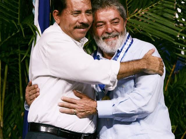 Rconstantino's tweet photo. Os tucanos estão preocupados com a democracia se Flávio vencer... 🤡 https://t.co/3lT1sffgJD
