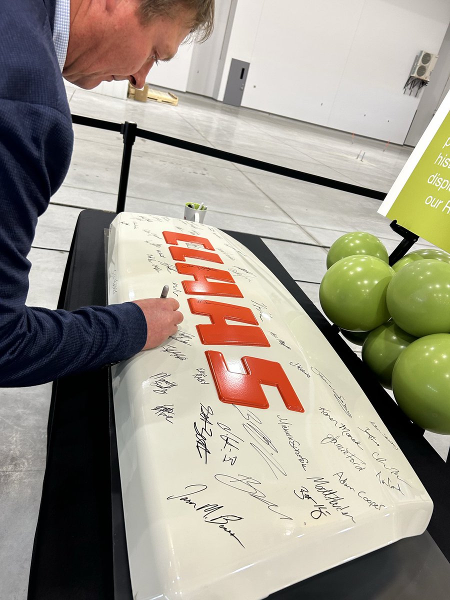 BRNAgNews_KH's tweet photo. #OnTheGround for @brownfield - @CLAAS_America opens its 45,000 square foot, $10 million square feet research and development center. https://t.co/Io3cnUeKDk