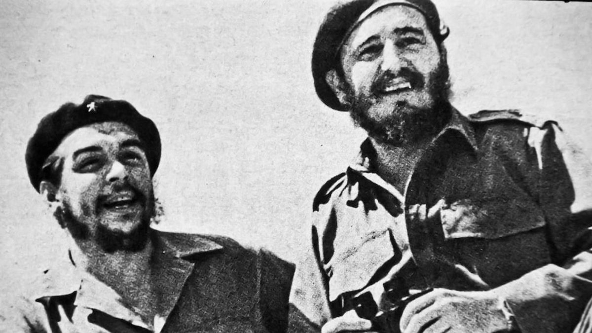 mariofsabines's tweet photo. Fidel definió al Che con una claridad que estremece: 

"Che fue un verdadero comunista y hoy es ejemplo y paradigma de revolucionario y de comunista. Che fue maestro y forjador de hombres como él." 🇨🇺✊

#CheVive #MatancerosEnVictoria https://t.co/QYFuD5CCUX
