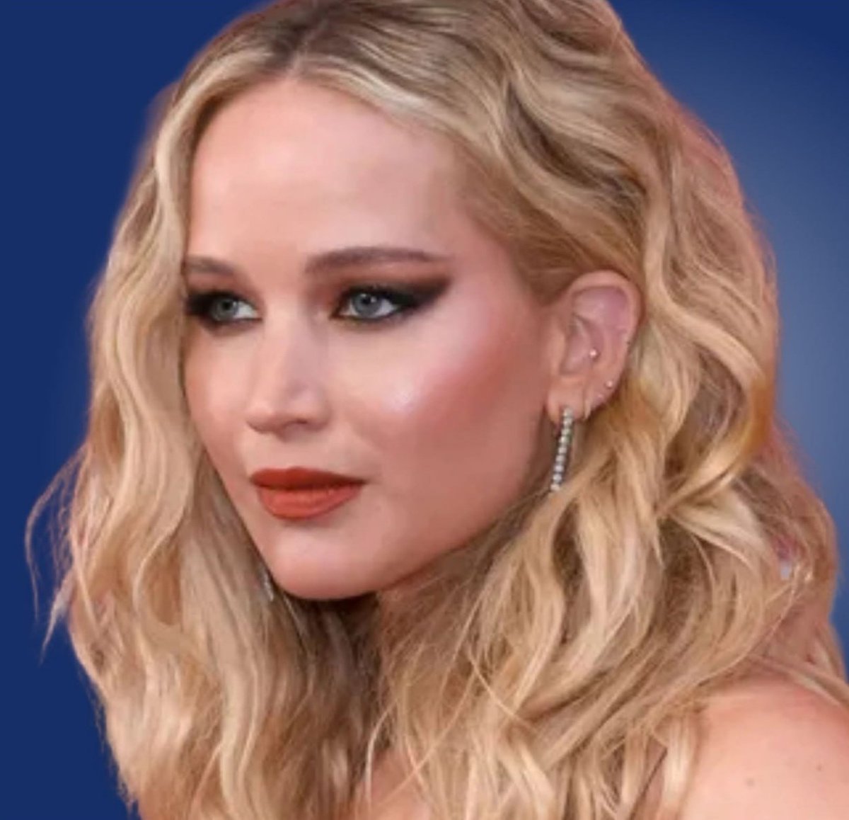mcafeenew's tweet photo. 🚨Radical leftist Jennifer Lawrence lasted exactly one day on a set with Kevin Costner, who has made it clear in recent years that he has a strict "no woke" policy on his projects.

Follow @UnmaskTheSys 

"She couldn't do it," said Costner's talent coordinator Dave Sohinki. "She found a dozen things in the script that offended her."

Sohinki said Costner gave him the okay to dismiss her "about an hour" after she arrived.

"She's insufferable."

And unemployed.

Follow @mcafeenew for more drops.