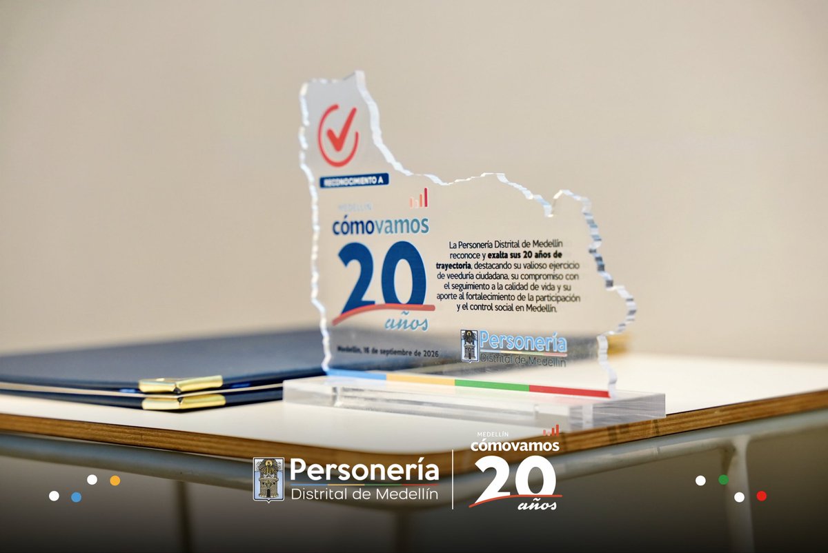personeriamed's tweet photo. Otorgamos un reconocimiento especial a @medellincomovamos por sus 20 años de trayectoria, destacando su valiosa labor de veeduría ciudadana, seguimiento y generación de conocimiento sobre las dinámicas de la ciudad y la calidad de vida de sus habitantes. 🏅

Durante este encuentro, también socializamos nuestro Informe Anual de Derechos Humanos, compartiendo los principales hallazgos, resultados y alcances de los diferentes procesos misionales de la Personería Distrital de Medellín. 🫱🏾‍🫲🏼

#PersoneríaParaTodos 🩵