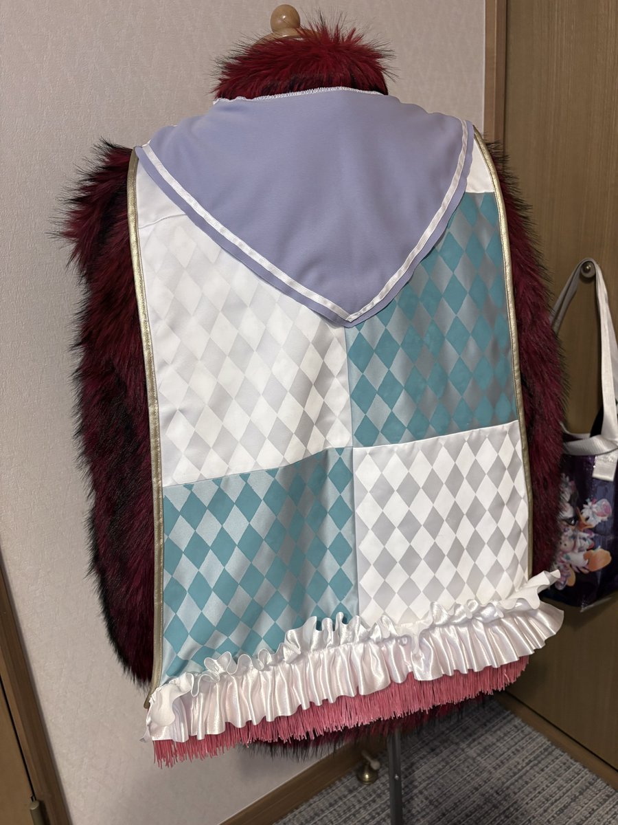 u__y08's tweet photo. もう柄入れ疲れましたが…
胸元のフリルはヒートカッターでスカラップ😌
画像の色味いじっててお察しだけど色濃くなっちゃった
でも自作っぽくていいよね、ハム太郎🐹 https://t.co/dOzs7PVOl1