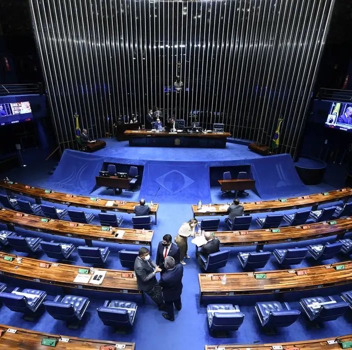 poptime's tweet photo. 🚨GENTE? Sessão do Senado que discute o fim da escala 6X1 foi encerrada após NINGUÉM da extrema-direita se inscrever para debater. Eles simplesmente escolheram faltar de propósito.

Os políticos de esquerda já se apresentaram anteriormente! https://t.co/rG8LLA5L1Y