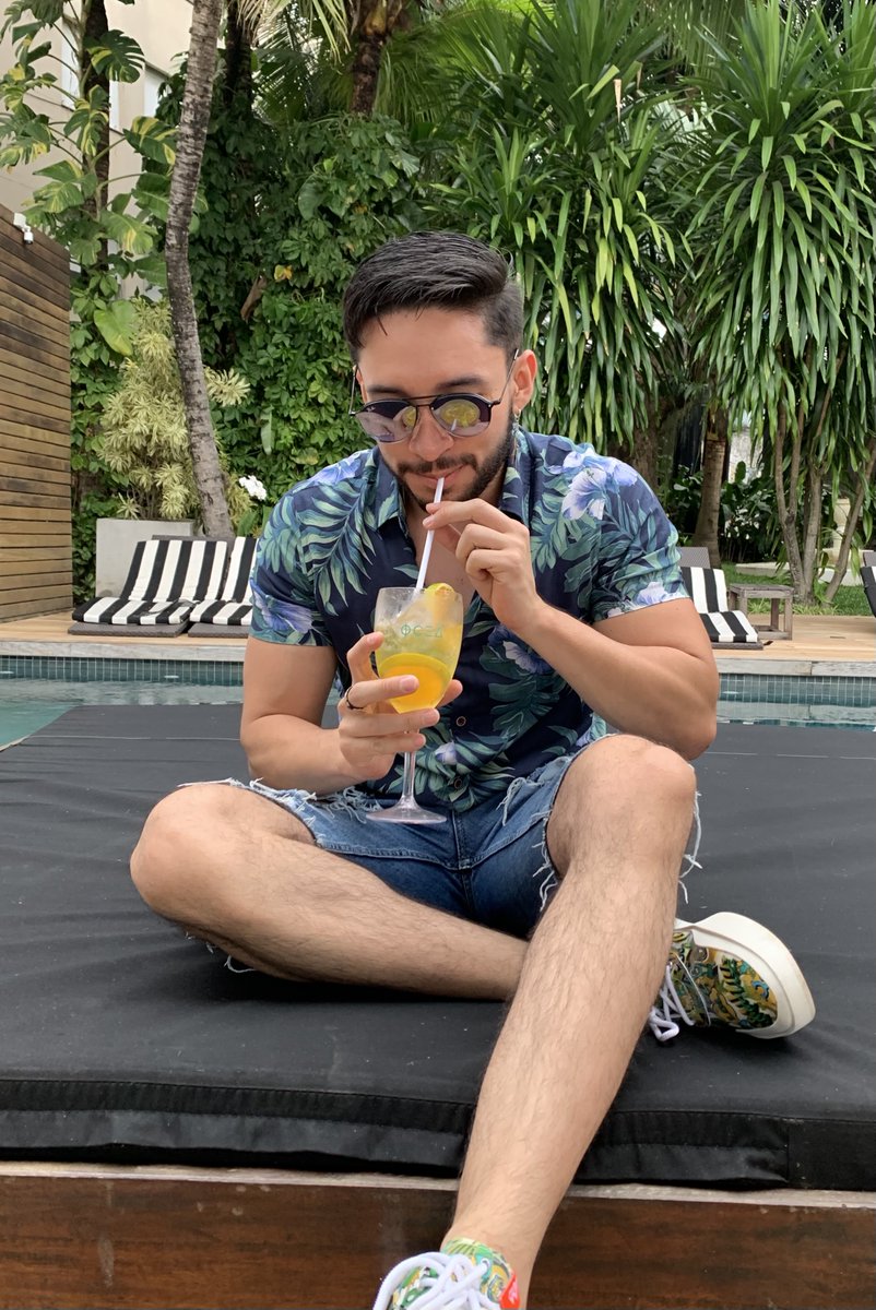 Milo_to11's tweet photo. Cheers! 🍹🍹#break #green #gay #love https://t.co/YWrq7gEzGY