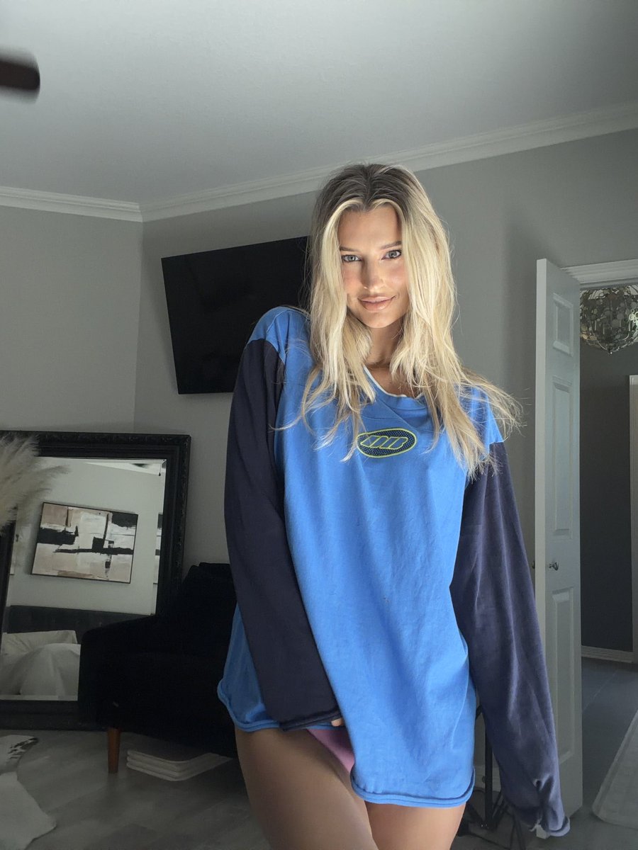 shelbylee_xoxo_'s tweet photo. Big T shirt kinda girl. https://t.co/HKMxuUqKxg