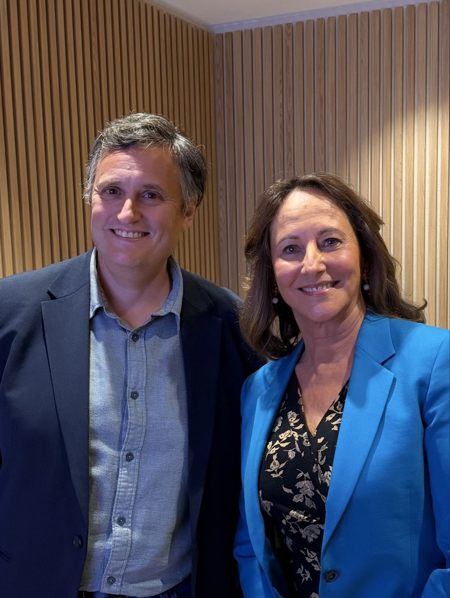 NicolasGaborit's tweet photo. Je vote @RoyalSegolene pour son courage, son expérience, sa liberté de pensée et sa fidélité aux valeurs de la gauche.

Pour son humanité, sa sincérité et cette formidable énergie qui donne envie de s’engager !

#Choisir2027 #OrdreJuste ✊🌹 https://t.co/2MxNF90IMV