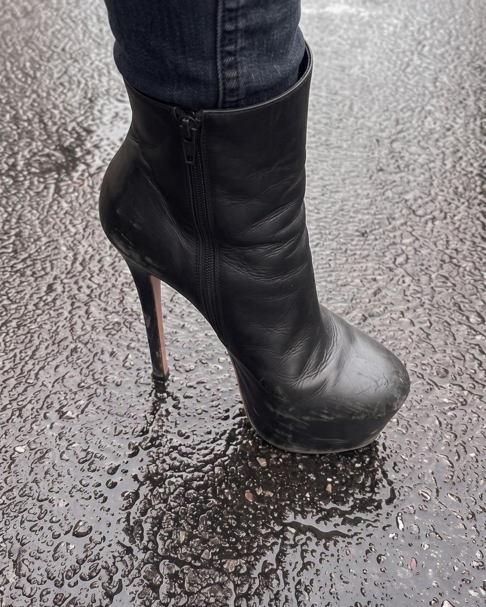 toohotdoll's tweet photo. These boots have definitely been getting their daily mileage. 🥰
I wear heels every single day and spend hours in them, so it’s no surprise that one of my most-used pairs starts showing it. They’ve clearly had a very busy life. 😘🫶 https://t.co/5YJCfKNP2q