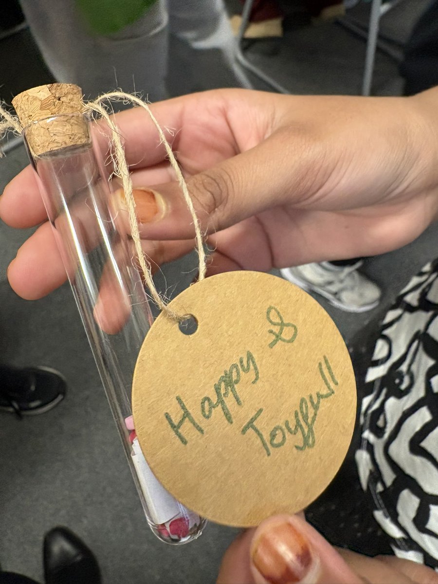 Millais_English's tweet photo. Making poetry remedies for joy and happiness in the #MillaisEnglish poetry room this evening. #Poetry https://t.co/DFeM1BSjOU