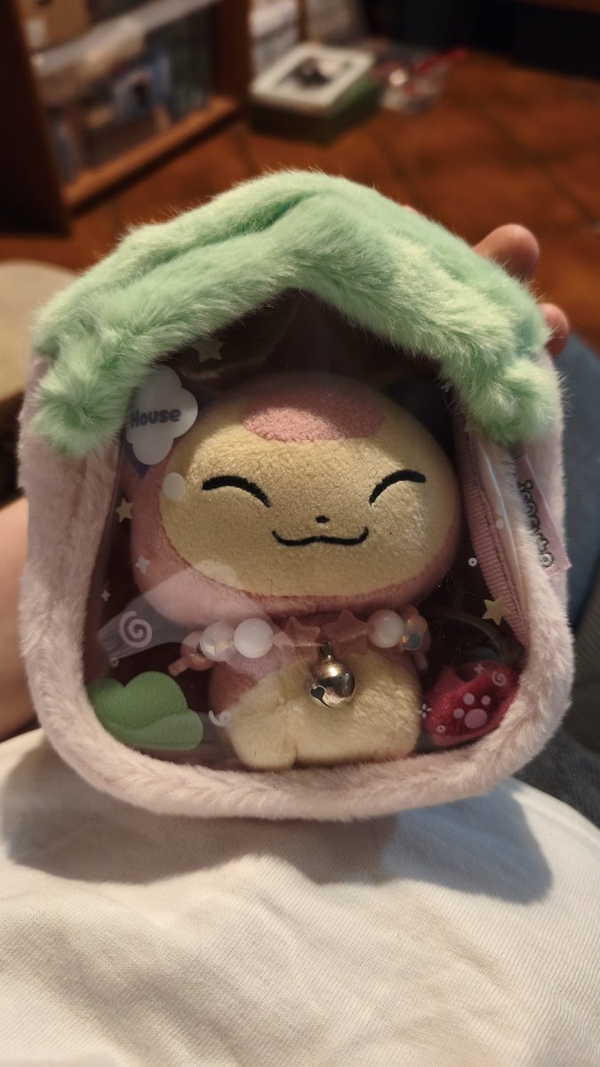 NinaLove_9's tweet photo. SHE HAS A HOME NOW https://t.co/5xiYD3rIhA