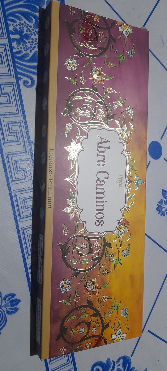 3wonu5hi's tweet photo. Me fui a comprar más sahumerios de durazno y en el medio de la marca que compro, estaba este y era el único que era abrecaminos asi que lo tomé como una señal y me lo traje https://t.co/lwpwrlH2Nq