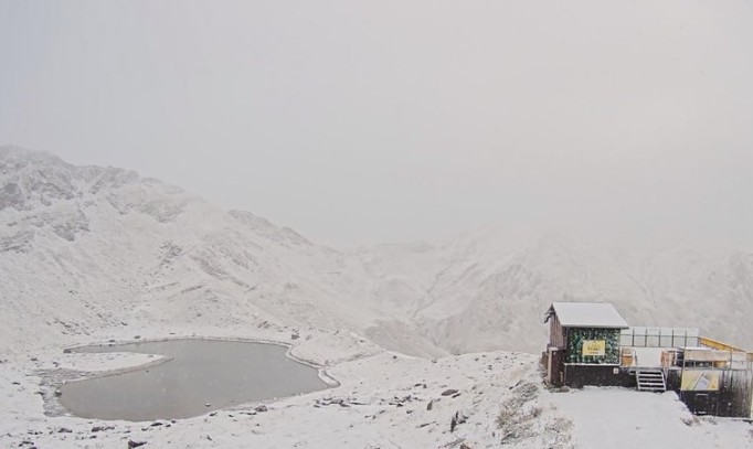 NieveAventura's tweet photo. https://t.co/0V0vI1SLSa
Tal como se aprecian en los vídeos interiores, los primeros copos de nieve antes del inicio de la temporada han dejado un paisaje invernal
#ski #esqui #nieve #winteriscoming #nevada #pirineos #temporada #nevada https://t.co/3fhXxzvvRN