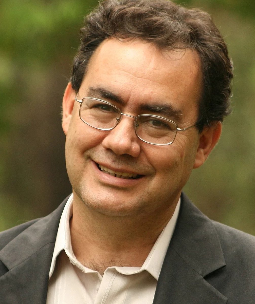 poponze's tweet photo. Augusto Cury declara apoio a Flávio Bolsonaro no 2º turno das eleições. https://t.co/whiQhiLYcI
