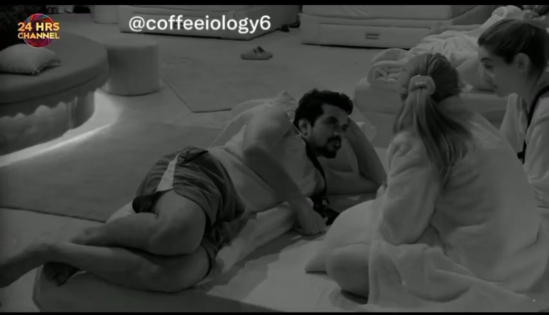 DipankarJo18390's tweet photo. PR team yha tweet kr rhi hai and andar no self respect mam is with the same guy jiska touch pasand ni tha usey 😂

#QaziTouqeer • #BiggBoss20 • #BB20 https://t.co/IP5UIVuaii