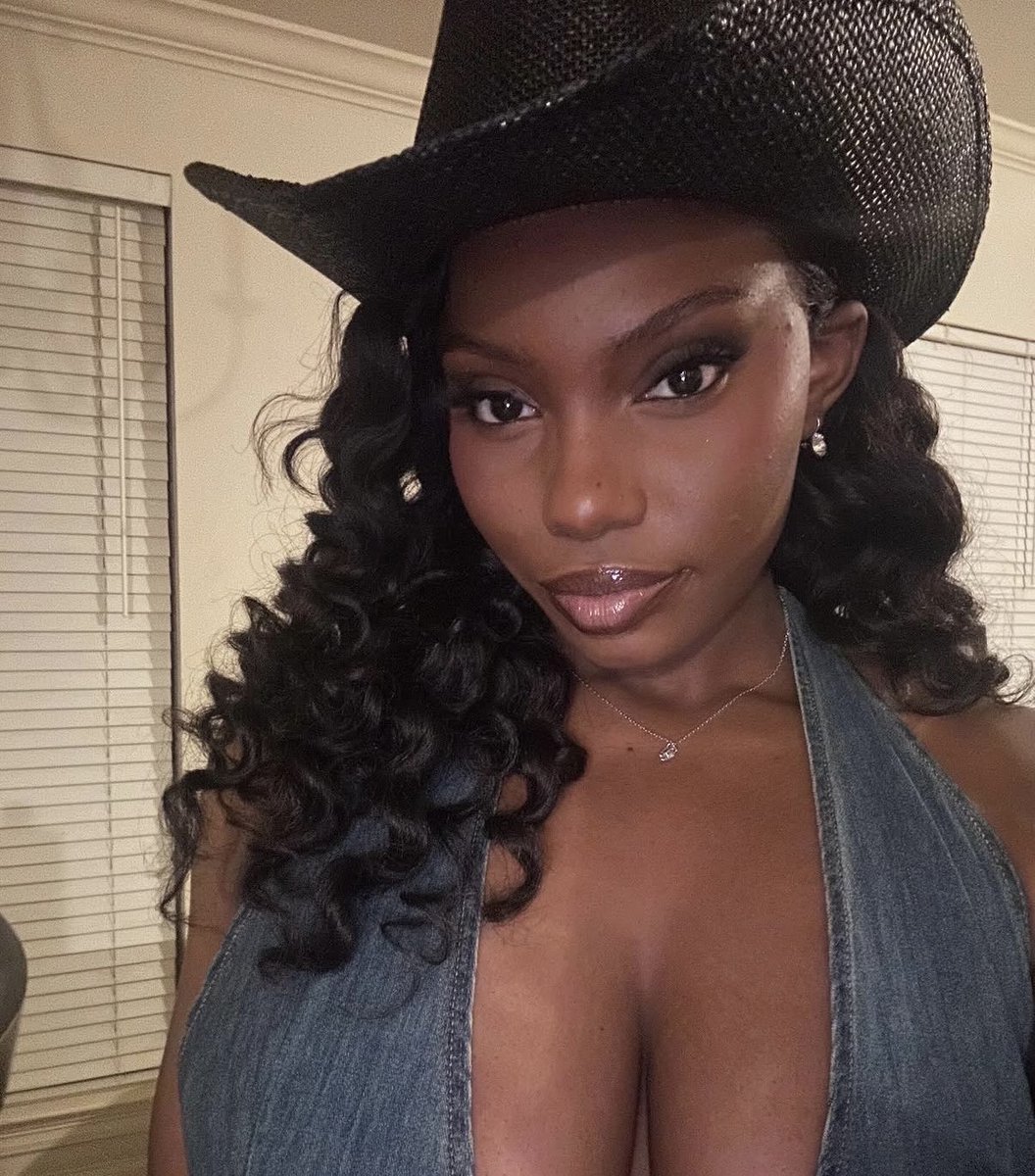 ToriiChocolate's tweet photo. 🐎🤠🍫💕 https://t.co/ltwJSolCFx