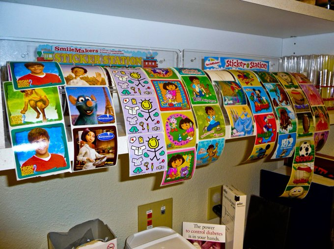 NostalgiaFolder's tweet photo. Getting stickers at the doctor's office https://t.co/IbEhU488e5