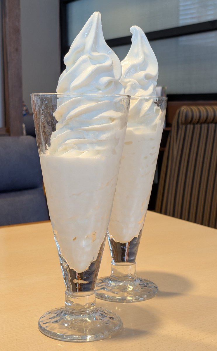 mari42195's tweet photo. おはようございます😊
大雨以外はウォーキングしてます。走りたいなー
ベトナムランチ、別日のジョナサン盛り盛りソフト🍦黒猫さん https://t.co/4h2y6ZHlFe