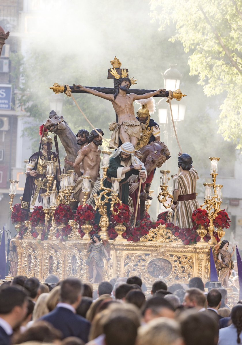 damasobeigbeder's tweet photo. La imagen del Cristo de la Exaltación forma parte de un conjunto capital de la Semana Santa, como lo es el de “los caballos”, siendo el eje central de este. 

Aunque sea inevitable desviar la mirada para contemplar el tan teatralizado misterio, esta talla es especial. Me gusta. https://t.co/7KlMQ5bW3g