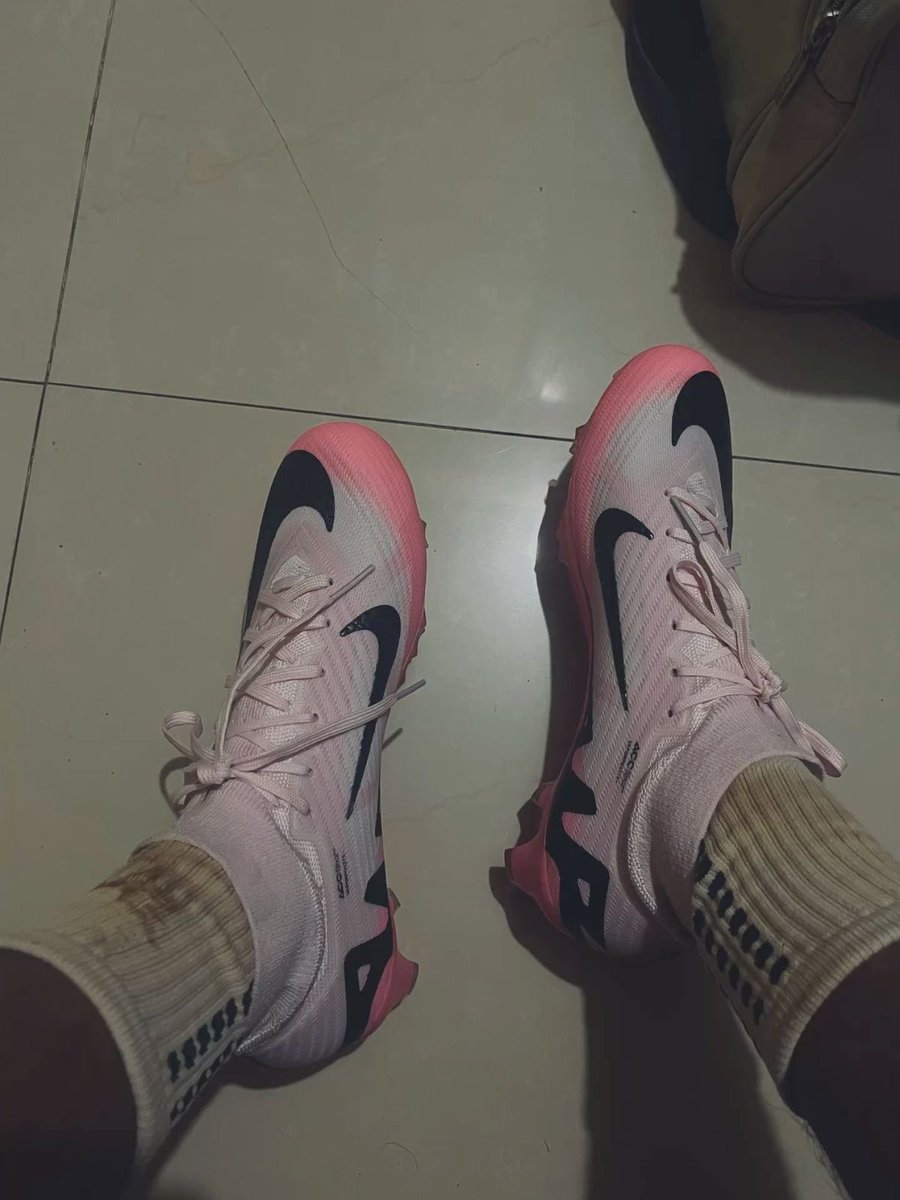 Szymonass's tweet photo. Ktoś chętny na zdj stópek??? Blik na teraz nie pisz jak nie chcesz #master #blik #moneymaster #stopy #feet #boy https://t.co/p6AT7mZ1Q6