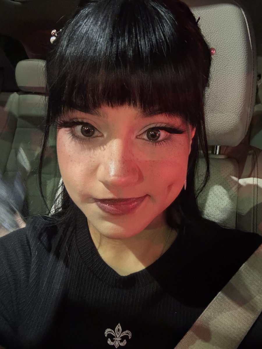 whoa_hannah_jo's tweet photo. sometimes as a girl you gotta have One Dimple https://t.co/U2LUkCwfKo