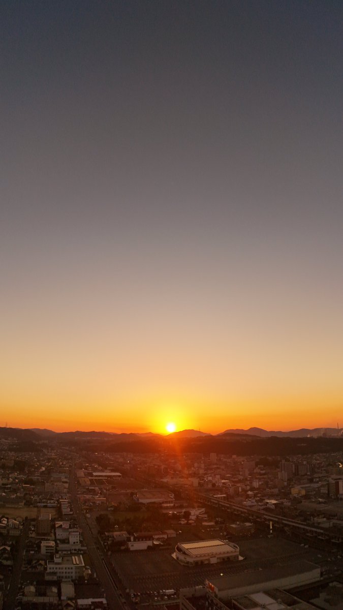 Mouse19711110's tweet photo. #イマソラ
#風景写真
#Photography
#写真が好きな人と繋がりたい
#広島県 #福山市 06:15
おはようございます、X。
おはようございます、皆さま。
(◍•ᴗ•◍)
2026/10/09 の朝😀
ヒンヤリと心地よい空気ですね。
肌寒いくらいです。雲無しで快晴間違い無しな予感
今日もがんばっていきまっしょい！ https://t.co/wUo4yCgE2f