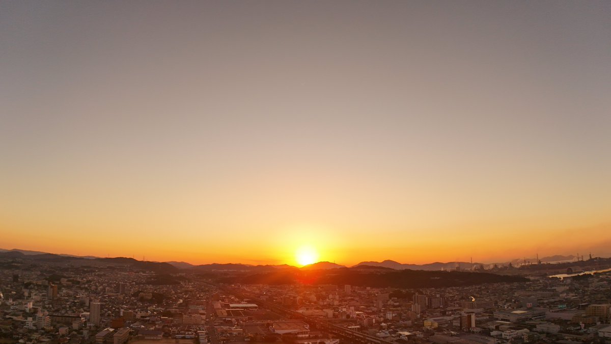 Mouse19711110's tweet photo. #イマソラ
#風景写真
#Photography
#写真が好きな人と繋がりたい
#広島県 #福山市 06:15
おはようございます、X。
おはようございます、皆さま。
(◍•ᴗ•◍)
2026/10/09 の朝😀
ヒンヤリと心地よい空気ですね。
肌寒いくらいです。雲無しで快晴間違い無しな予感
今日もがんばっていきまっしょい！ https://t.co/wUo4yCgE2f
