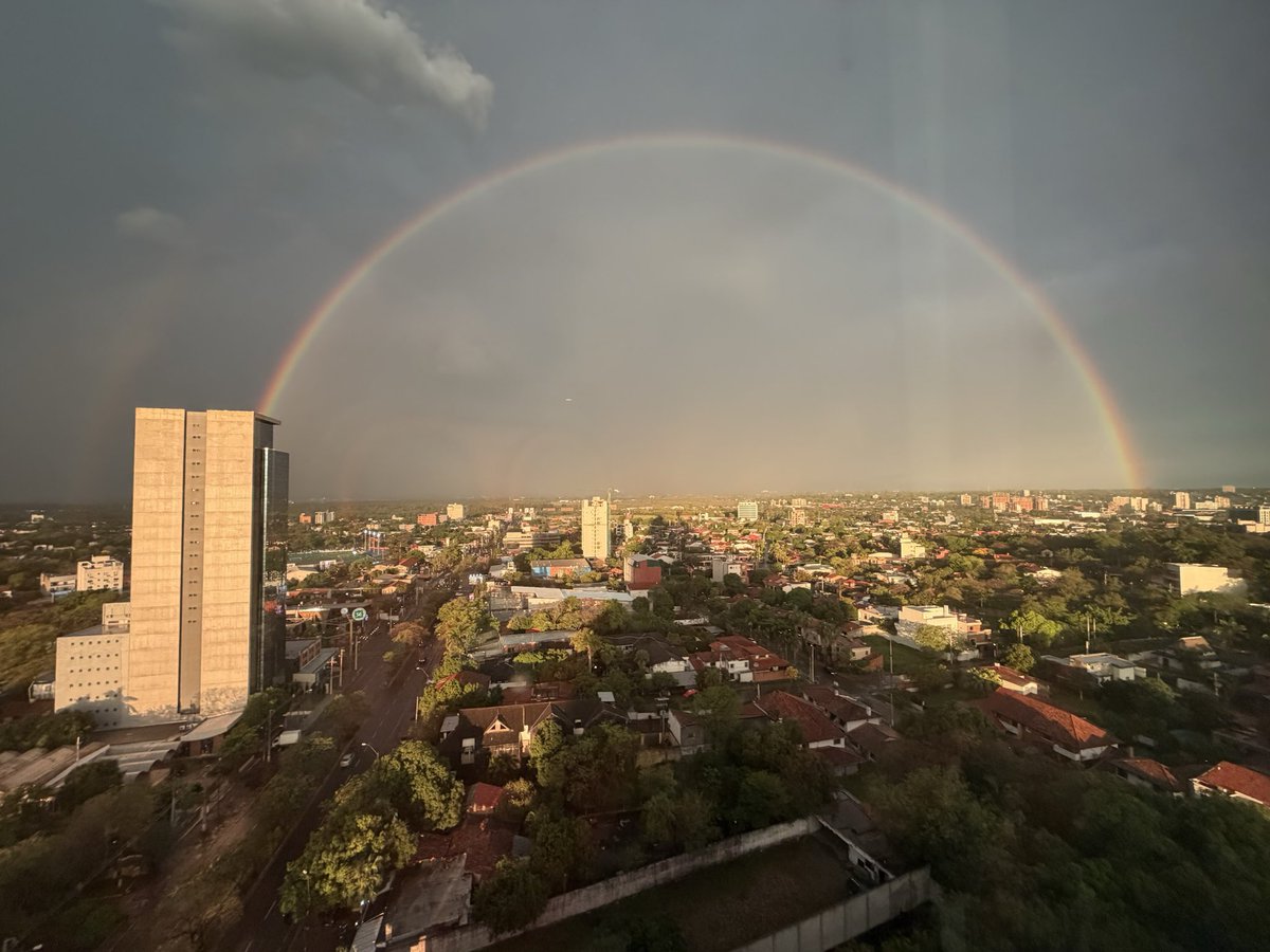 TW_Paraguay's tweet photo. Dicen que se viene una tormenta. ¡Resguárdense, queridos amigos! 🙏🏻 https://t.co/Ccs7cnshU0