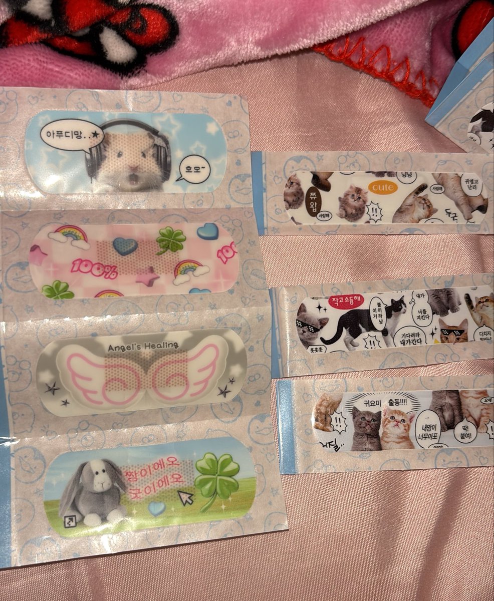 fishqww_09's tweet photo. Bandaids out the box <3 https://t.co/IJcahIpYjQ
