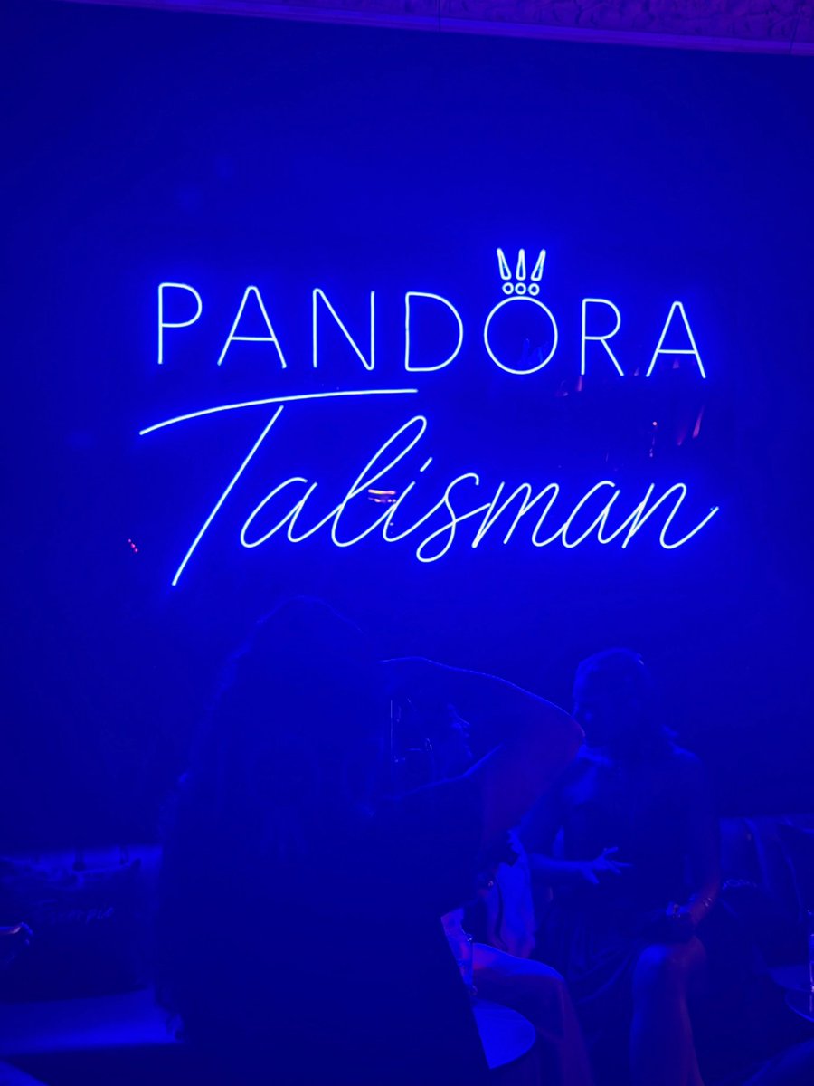 BOBOProduccion's tweet photo. BOBO management @litzyoficial en la presentación de Talismán de @theofficialpandora ✨ https://t.co/pVcsidCbzF