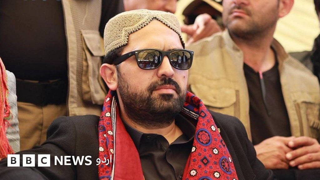 Waqarkhan's tweet photo. عرش والے میری توقیر سلامت رکھنا
فرش والے سارے جرنیلی کُتوں سے الجھ بیٹھا ہوں میں https://t.co/tuHo3Povd3