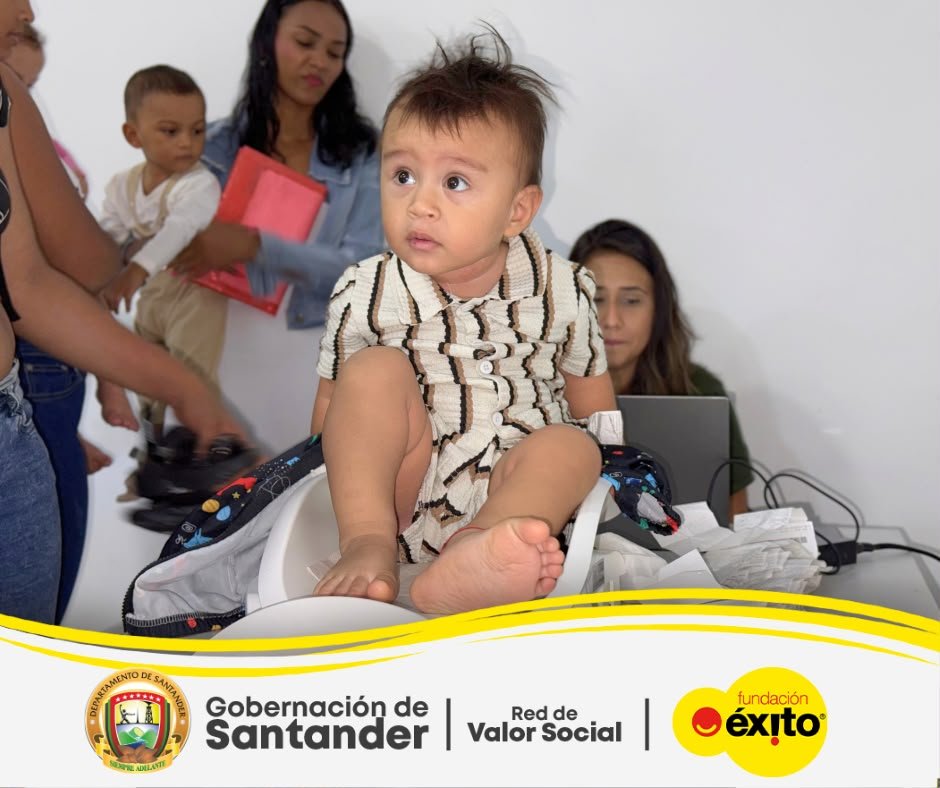 GobdeSantander's tweet photo. En Barrancabermeja seguimos sumando oportunidades para las mamás lactantes y sus familias.
En Acción Unificada, las UTS y UNIPAZ llevaron su oferta institucional a las beneficiarias del programa de Complementación Nutricional de Fundación Éxito, junto a una jornada de tamizaje para los niños.

Una iniciativa que hacemos posible gracias al trabajo conjunto entre la Primera Dama de Santander, @totoyacasallas, y Fundación Éxito (@fundacion_exito) sumando bienestar, oportunidades y acompañamiento a las familias. #ConLasGoticasNutrimosVidas #lactatón #Estiempodesantander