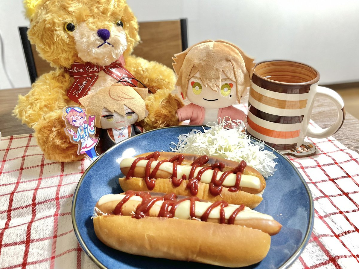 kisagsns's tweet photo. ガッくん、アクターの皆さんおはようございます☀️
アメパ回という事でホットドッグです🌭✨ウィンナーの下に千切りキャベツ、上にチーズが実家の味だったなと思って作ってみた！今日は友達と休みを合わせてお出かけするので朝ご飯食べて元気に行ってきまーす☺️🙌
#ガク食オープンキャンパス #おはガク https://t.co/ff5tVPV77P