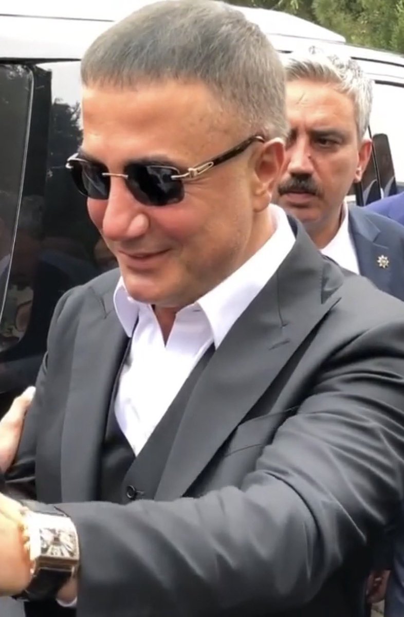 zuhal_otlu25225's tweet photo. ÖNEMLİ
MESAJ ATMAYIN LÜTFENN.!!

Ben 61 yaşında bir kadınım. Bu platformda 17 bin paylaşım yaptım. Burada bulunmamın tek amacı, kardeşim bildiğim REİS’İM Sedat Peker Bey'e destek olmak; yaptığı yardımları ve iyilikleri paylaşarak kendisine duyduğum minneti ifade etmek, Vefa borcumu odemektir. Kimseden kendim için yardım istemedim.

Ancak sizlerin yardım taleplerini karşılayabilecek ya da bir sonuca ulaştırabilecek imkânım ve yetkim yok. Gece gündüz, uyuduğum saatlerde bile paylaşım yapmam için mesajlar ve sesli aramalar geliyor. Birine ornegin ogun destek olmusum tekrar tekrar atarak yenuden istiyor, yoruldum. Lütfen beni de anlayın.  Ben zaten 8 ay suren bir enkazdan çıktım, çok yoruldum. Benim de dinlenmeye ve huzura ihtiyacım var.

Sayın REİS’İMİZ Sedat Peker, uygun gördüğü yardımlarla vatandaşlarımıza el uzatıyor. Ben ise kendisine gönülden destek veren biriyim, yardım başvurularını yöneten bir kişi değilim.

Sizlerden ricam, paylaşım ve yardım talepleri için beni sürekli aramamanız, sadece beni strese sokuyor, herkesin derdine aurı üzulüyorum. Kimseyi kırmak istemiyorum ama artık kendi gücümü ve sağlığımı da korumak zorundayım.

Desteğim de sevgim de gönüldendir. Lütfen bu gönül bağını, taşıyamayacağım bir sorumluluğa dönüştürmeyin. 🤍

@sedat_peker