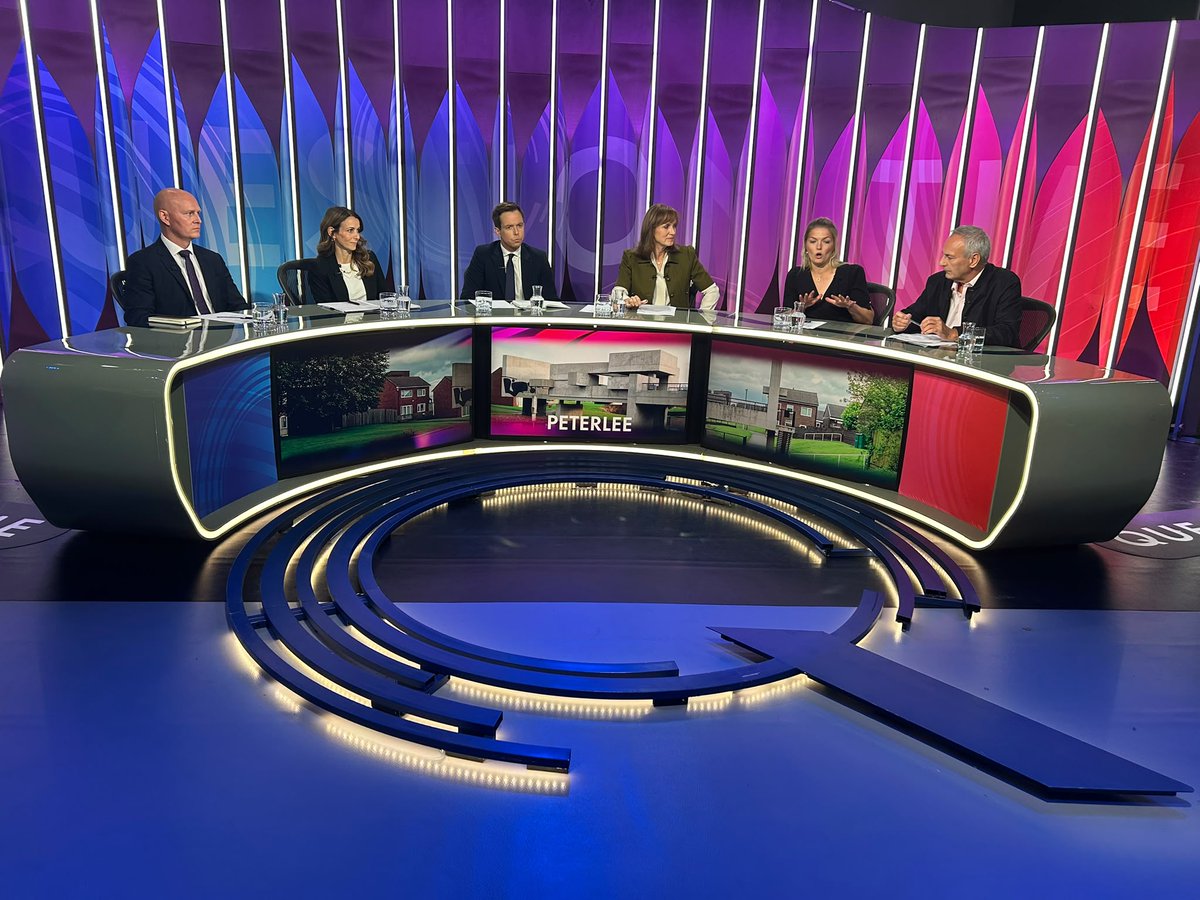 bbcquestiontime's tweet photo. Welcome to Question Time, tonight we are in Peterlee 

You can now watch the programme on @BBCOne and @BBCiPlayer

Join the conversation using #bbcqt

https://t.co/iGPJK1qoQf https://t.co/Db4vwUZ2Za