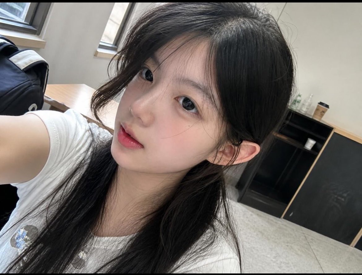 Yurbia1's tweet photo. 在校高三学生…

有人要锐评我的福吗？

1：看福    2：看🐻

Luo照  实况！！流言111，看完删噢…… https://t.co/nSssyrj2Yw