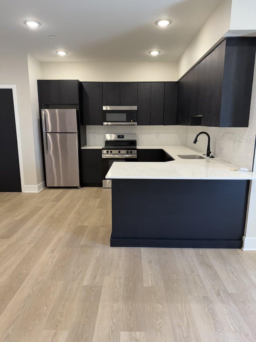 LeefRealtor's tweet photo. New Listing* Available now. Nice 2Bed, 2Bath Apartment w/ Washer n Dryer in the South Philly area 🏡 Fall is here 🍂 GWM for your Real Estate needs ! #realtorofx #realtorlife #realtor #realestate #castleberrynco https://t.co/41dsk7LUNO