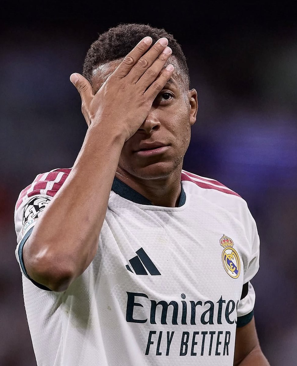 TouchlineX's tweet photo. 🚨🚨 𝗠𝗔𝗝𝗢𝗥 𝗕𝗥𝗘𝗔𝗞𝗜𝗡𝗚: Kylian Mbappé could LEAVE Real Madrid in 2027 if he doesn’t have the team he wants.

There is a growing belief that the French superstar is NOT HAPPY with his current situation at Real Madrid.

— @DanielRiolo https://t.co/OPvxGvrWu4