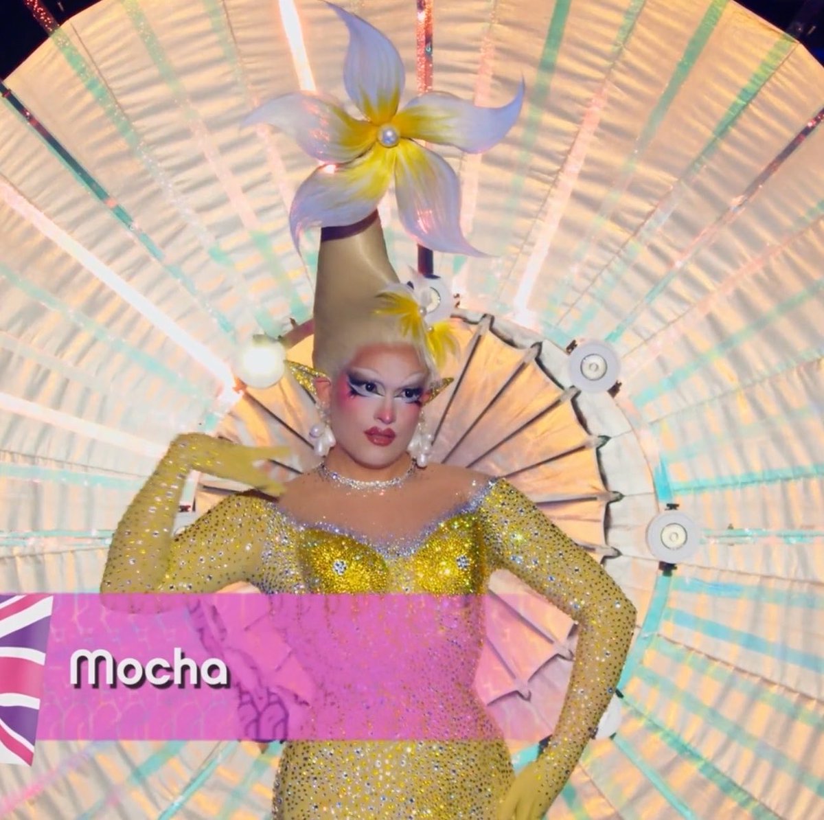 mascarayde's tweet photo. MOCHA DRESSING AS A YELLOW PIKMIN I HAVE NO ONE TO TALK ABOUT THIS WITH #dragraceuk https://t.co/kYQ05iZTog