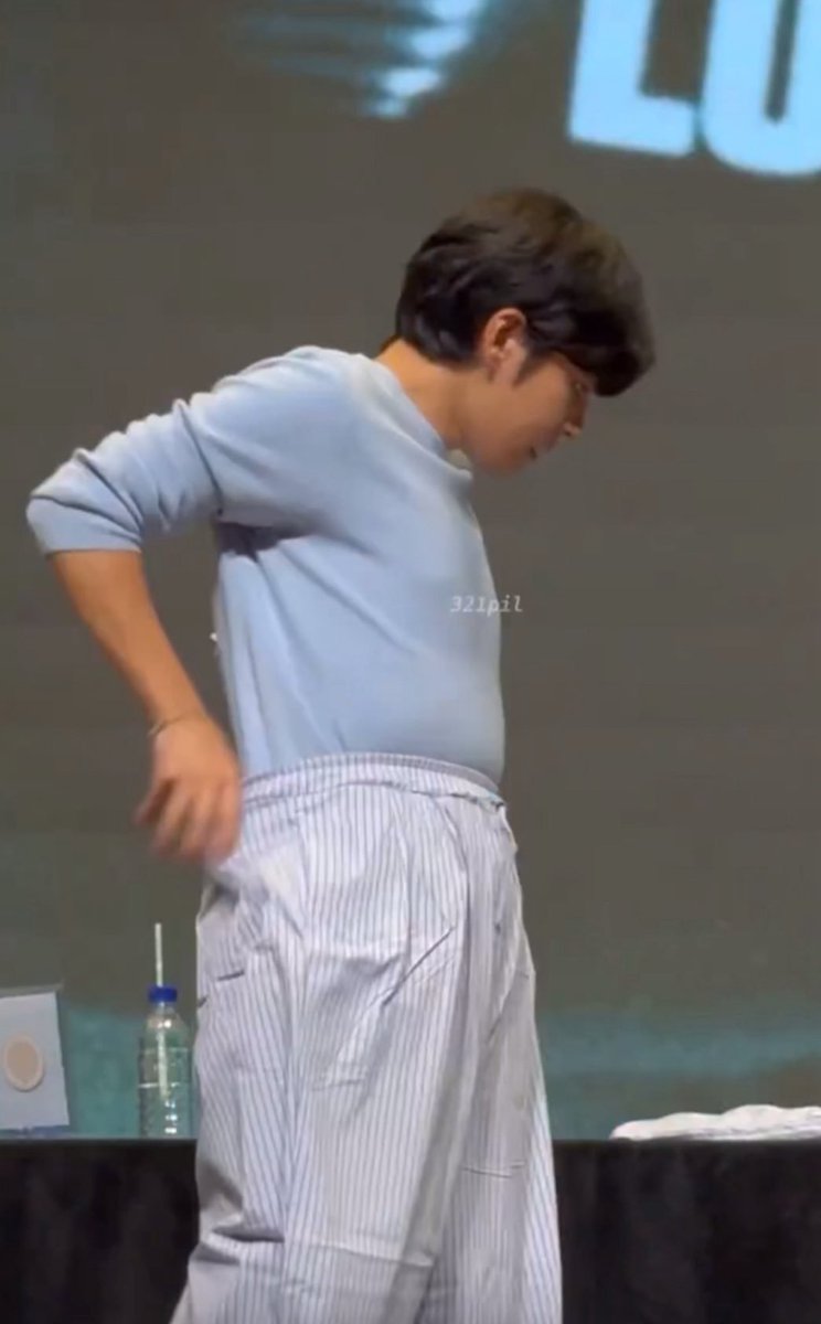 luckietokki's tweet photo. my favourite things about wonpil part 73624838201:
pil tummy ☹️ https://t.co/sJ2UkOgFQy