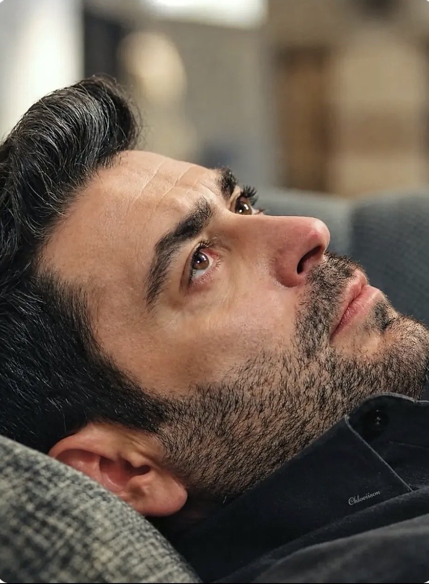 peluskapelus's tweet photo. Bu sezonun cihan’i acaipp bisey oldu. Gecen sezon sonlarina dogru yuzu sismisti cok iyi toparlamis. bi de surme cekmeyi birakmislar adam aslina dondu ohh be #uzaksehir #uzakşehir #cihanalbora #ozanakbaba https://t.co/go1W8O5jps