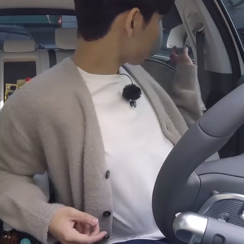 luckietokki's tweet photo. my favourite things about wonpil part 73624838201:
pil tummy ☹️ https://t.co/sJ2UkOgFQy