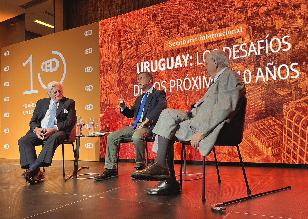 ced_uy's tweet photo. Diálogo presidencial 🇺🇾

En el marco del Seminario Internacional por los 10 años del CED, tenemos el honor de recibir a los expresidentes Julio Ma. Sanguinetti y Luis Alberto Lacalle Herrera para conversar sobre el Uruguay de la próxima década, con la moderación de @andresmalamud https://t.co/gsyxPpUpyc