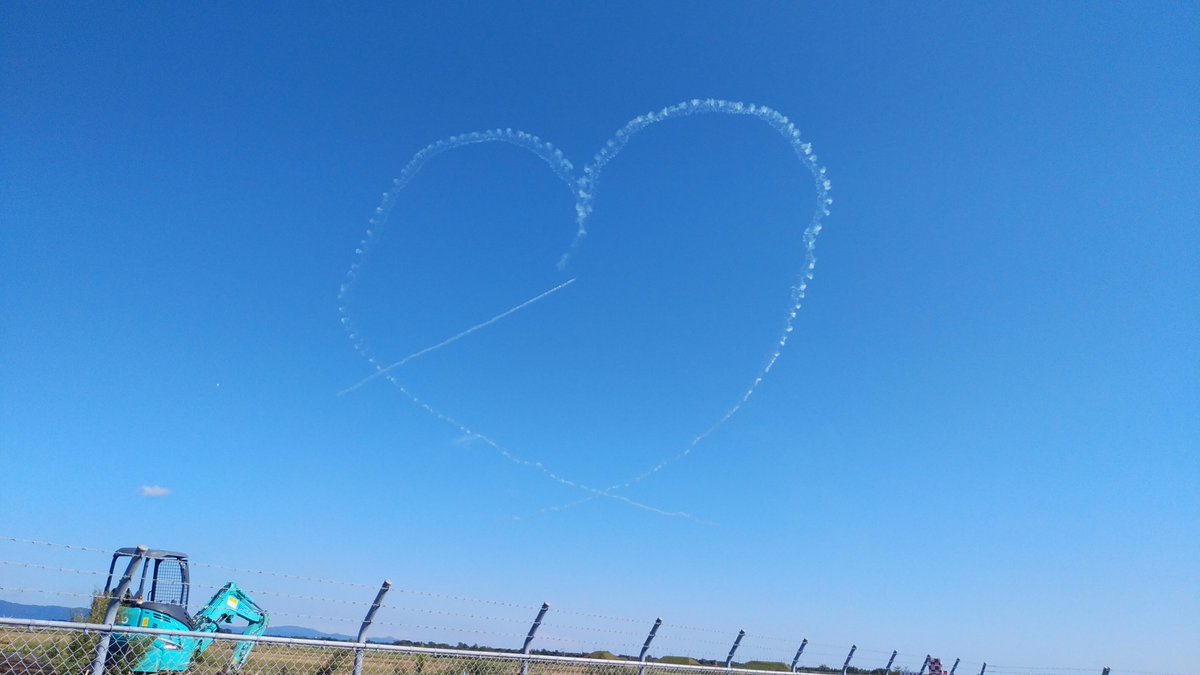 hqbLPVizLR53047's tweet photo. 続き、小学生つかまえて子供の転校情報からラストフライト推定して、仲間うちで武勇伝として得意がっている追っかけはど～よ？そんなのブルーインパルスファンじゃない。ただのストーカー、犯罪。自衛官はアイドルとは違います🤣 https://t.co/y933Aa4X66