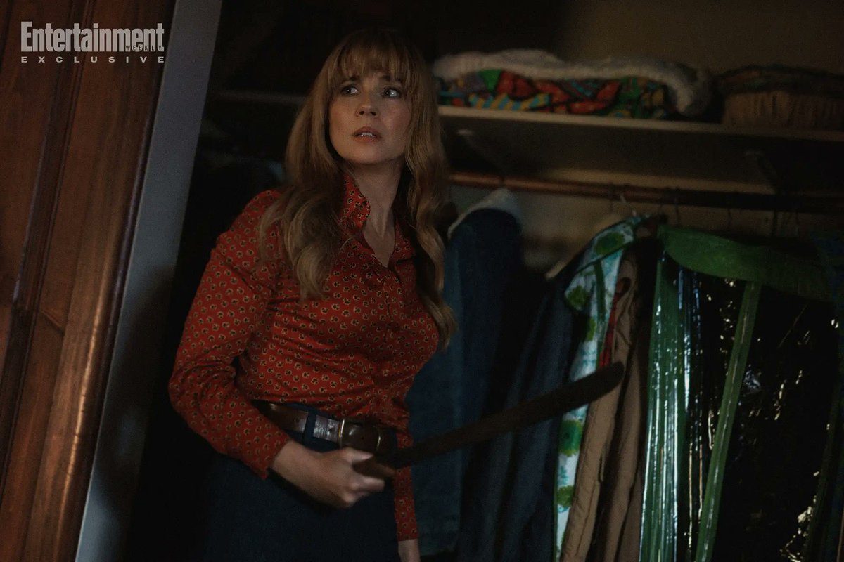 TerrorGeekTN's tweet photo. Mamá ha vuelto a casa. 🔪

Nuevo vistazo a #LindaCardellini como la Sra. Voorhees en #CrystalLake. La madre que originó todo el horror de #Viernes13 ya tiene rostro.

Todos los episodios llegan el 15 de octubre a #Peacock.

#JasonVoorhees #Slasher https://t.co/lBgIBhAu7V