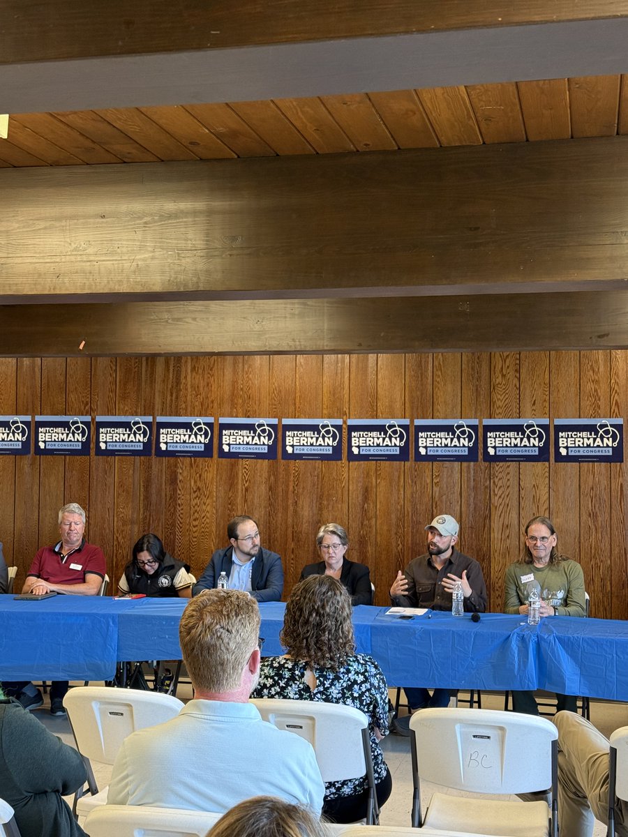 MBermanWI's tweet photo. We had a very productive Educators Roundtable this past weekend. It was a good discussion with former and current educators and community leaders from around the district about the challenges facing our schools and educators. Thank you to everyone who came out and participated! https://t.co/68QyVQVkNE