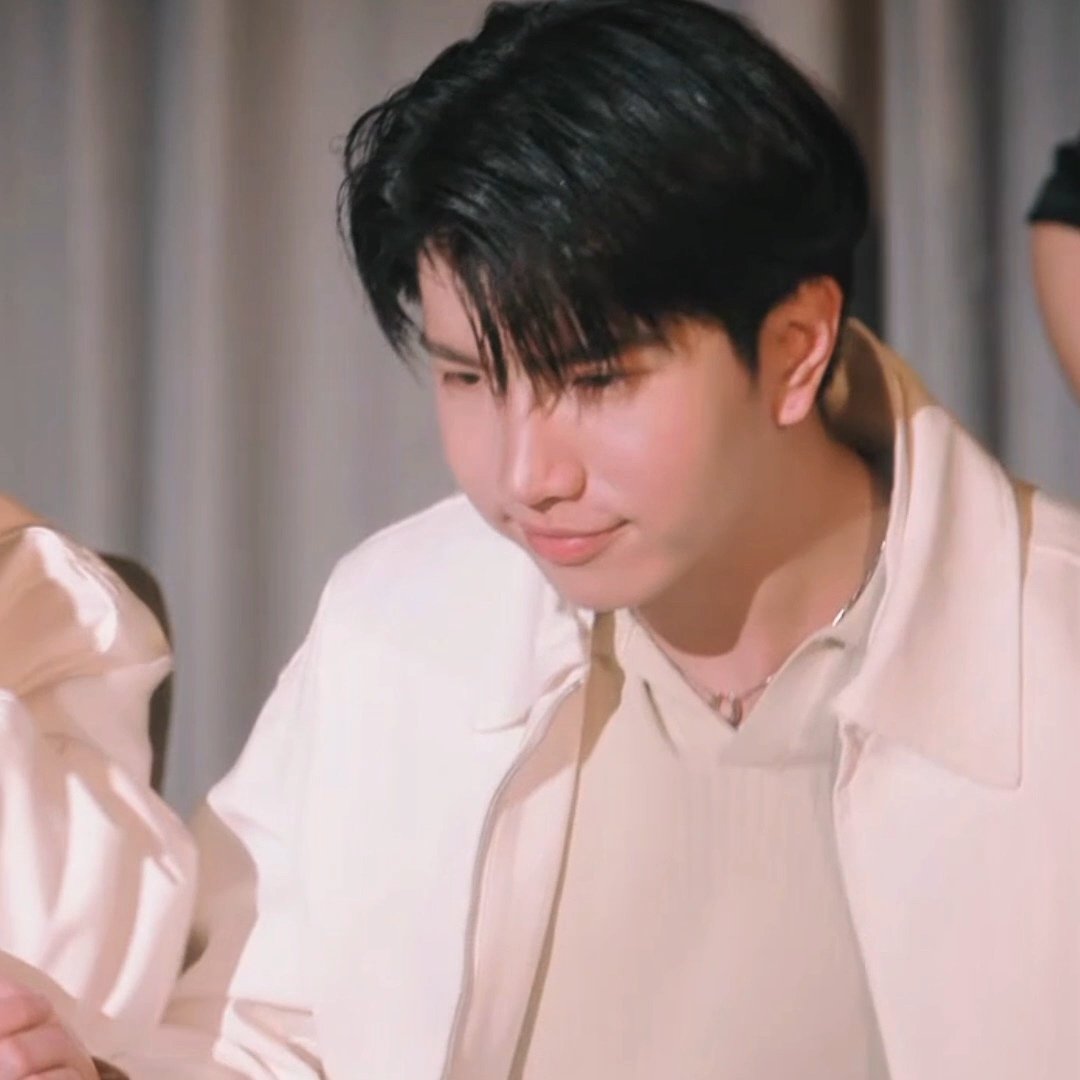 iam_iccx's tweet photo. ดื้อมากอ้วมมม น่าย้ากกกก y y

#LiveSessionCLO_VER #keenkeno https://t.co/JSEkiqtRaq